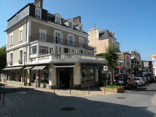  maison ancienne avec terrasse, rue du Maréchal Leclerc